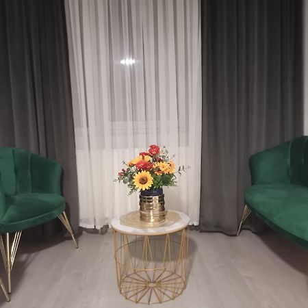 Zenlux Hotel Iasi Ngoại thất bức ảnh