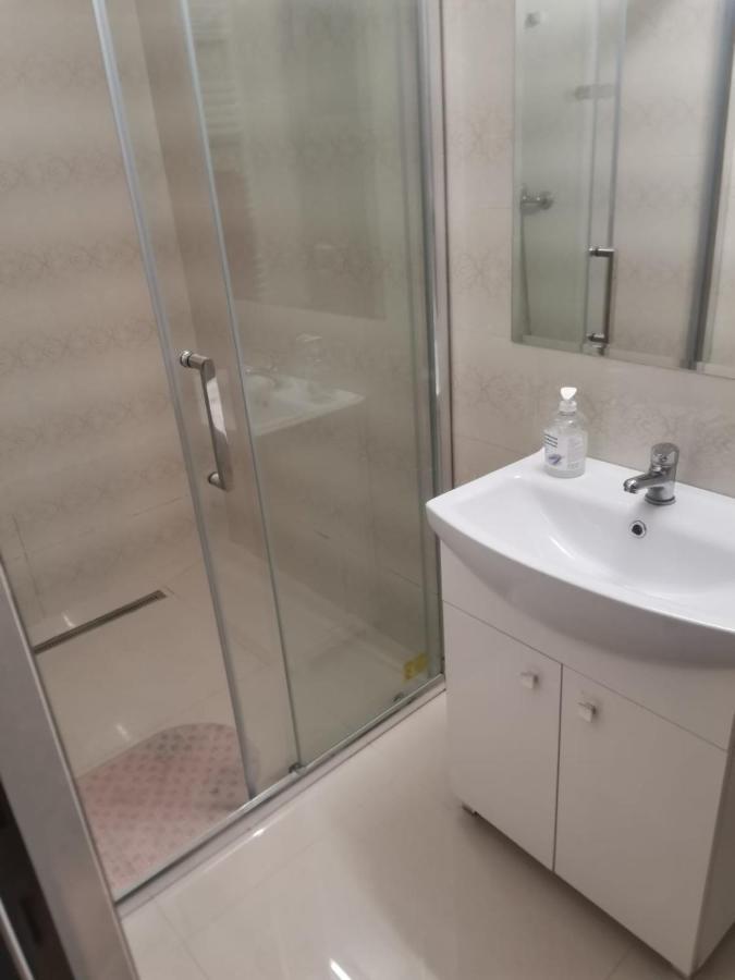 Zenlux Hotel Iasi Ngoại thất bức ảnh
